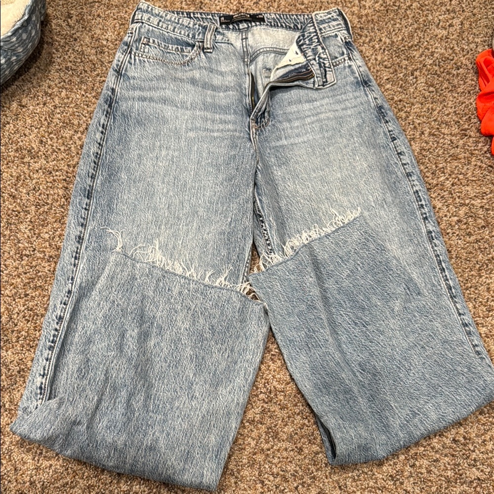 Hollister Ultra High-Rise Baggy Jeans - Denim Blue